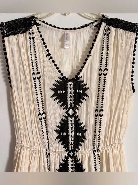 Xhilaration Cream Maxi Dress with Black Embroidered Panel - Picture 3 of 3